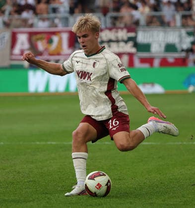 12.09.2026, 1. Bundesliga, FC Augsburg vs Bayer Leverkusen, WWK Arena Augsburg,Fussball im Bild: Hennes Behrens (FC Augsburg)