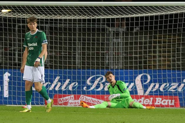 15.09.2026, Fussball, Herren, Saison 2026 2027, Regionalliga Bayern, 9. Spieltag: FC Schweinfurt 05 - FV Illertissen Torhüter Jan Mottl (FC Schweinfurt 05, 37) nach dem 0:3 geschlagen Schweinfurt Riedel-Bau-Arena im Sachs-Stadio Bayern Unterfranken Deutschland