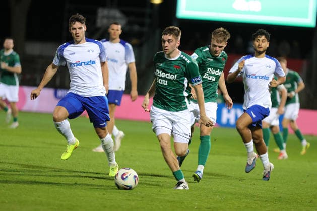 15.09.2026, Fussball, Herren, Saison 2026 2027, Regionalliga Bayern, 9. Spieltag: FC Schweinfurt 05 - FV Illertissen Philipp Hack (FC Schweinfurt 05, 07) mit Ball Schweinfurt Riedel-Bau-Arena im Sachs-Stadio Bayern Unterfranken Deutschland