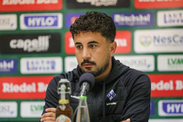 15.09.2026, Fussball, Herren, Saison 2026 2027, Regionalliga Bayern, 9. Spieltag: FC Schweinfurt 05 - FV Illertissen Cheftrainer Walid Khaled (FV Illertissen) auf der Pressekonferenz, Einzelbild Schweinfurt Riedel-Bau-Arena im Sachs-Stadio Bayern Unterfranken Deutschland