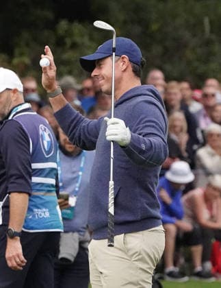Golf - DP World Tour (European Tour) ˜Rolex Series™ - 2026 BMW PGA, Golf Herren Championship - Celebrity Pro-Am Round - West Course, Wentworth Club - Wednesday 16th September 2026 Rory McIlroy applauds the crowd