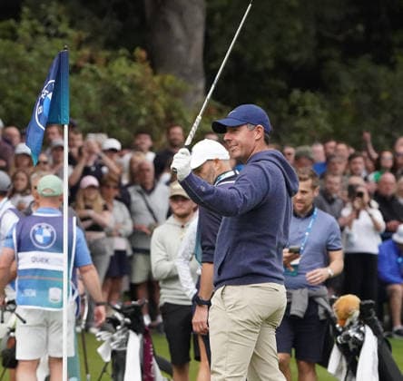 Golf - DP World Tour (European Tour) ˜Rolex Series™ - 2026 BMW PGA, Golf Herren Championship - Celebrity Pro-Am Round - West Course, Wentworth Club - Wednesday 16th September 2026 Rory McIlroy applauds the crowd