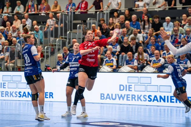 HSG Blomberg-Lippe (GER) vs. BSV Sachsen Zwickau (GER), Handball, 1. Handball Bundesliga Frauen, Spieltag 4, Saison 2026 2027, Blomberg, 16.09.26 Victoria Hasselbusch (BSV Sachsen Zwickau, 31) im Torwurf Blomberg Synflex-Arena an der Ulmenallee Deutschland