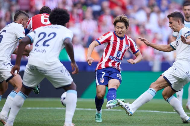 Kang-in Lee (Atletico de Madrid) controls the ball during the LaLiga EA Sports match between Club AtlÃ tico de Madrid and Club AtlÃ tico Osasuna at Riyadh Air Metropolitano on September 16, 2026 in Madrid, Spain. (Photo by Manu Reino DeFodi Images) -
