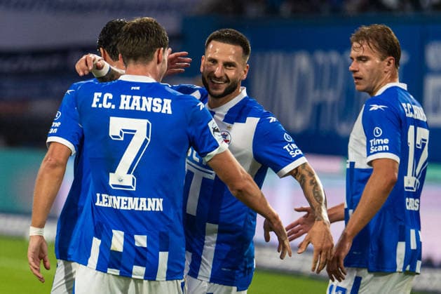 Rostock, Deutschland 16. September 2026: 3. Liga - 2026 2027 - Sp. 6 - FC Hansa Rostock gegen VfB Stuttgart II Im Bild: 3.v.li. Leon Dajaku (Hansa Rostock) jubelt nach seinem Tor zum 1:0 mit v.li. Bernie Lennemann (Hansa Rostock) und Florian Carstens (Hansa Rostock) DFB DFL regulations prohibit any use of photographs as image sequences and or quasi-video Copyright: xFotostandx xVoelkerx