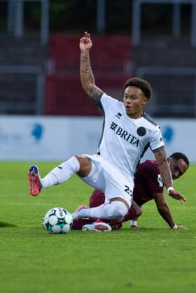 3. Liga, Fortuna Köln - SV Wehen Wiesbaden; 16.09.2026 Robin Afamefuna (Fortuna Köln, 22), Roberto Massimo (SV Wehen Wiesbaden, 22). 3. Liga, Fortuna Köln - SV Wehen Wiesbaden, 6. Spieltag, am 16.09.2026, Südstadion, Köln. DFB regulations prohibit any use of photographs as image sequences and or quasi-video Copyright: xBEAUTIFULxSPORTS Meuselx