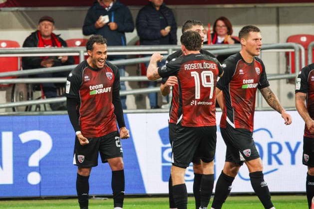 Jubel nach dem Tor Treffer zum 0:1 durch Nishan Velupillay (FC Ingolstadt 04, Nr.28) beim Spiel FC Ingolstadt 04 gegen TSG Hoffenheim II am 16.09.2026, DFB regulations prohibit any use of photographs as image sequences and or quasi-video. GER, Fussball, 3. Liga, Spieltag 6, FC Ingolstadt 04 gegen TSG Hoffenheim II, 16.09.2026, Audi Sportpark Ingolstadt Copyright: xEibner-Pressefoto OliverxSTRISCHx EP-OSH