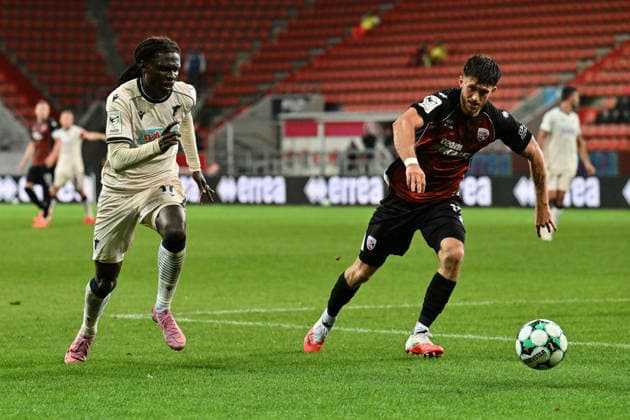 3. Liga; FC Ingolstadt - TSG 1899 Hoffenheim II; 16.09.2026 INGOLSTADT, GERMANY; 16. SEPTEMBER: im Duell Blessing MAKANDA (TSG Hoffenheim II 17) und Linus ROSENLÖCHER (FC Ingolstadt 19) während dem Match der 3. Liga zwischen dem FC Ingolstadt und der zweiten Mannschaft der TSG Hoffenheim am 6. Spieltag im Audi Sportpark Copyright: xBEAUTIFULxSPORTS Goldbergx