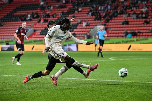 3. Liga; FC Ingolstadt - TSG 1899 Hoffenheim II; 16.09.2026 INGOLSTADT, GERMANY; 16. SEPTEMBER: im Duell Blessing MAKANDA (TSG Hoffenheim II 17) und Linus ROSENLÖCHER (FC Ingolstadt 19) während dem Match der 3. Liga zwischen dem FC Ingolstadt und der zweiten Mannschaft der TSG Hoffenheim am 6. Spieltag im Audi Sportpark Copyright: xBEAUTIFULxSPORTS Goldbergx