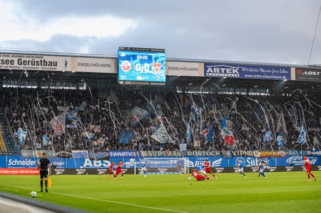 Rostock, Deutschland 16. September 2026: 3. Liga - 2026 2027 - Sp. 6 - FC Hansa Rostock gegen VfB Stuttgart II Im Bild: Choreo auf der Südtribüne DFB DFL regulations prohibit any use of photographs as image sequences and or quasi-video Copyright: xFotostandx xVoelkerx
