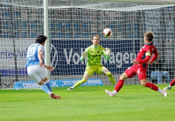 CFC vs SV Babelsberg 03 16.09..2026 Chemnitz, eins Stadion- An der Gellertstrasse, Fussball, Regionalliga Nordost 2026 2027, 9. Spieltag, CFC, CFC vs SV Babelsberg 03 vlnr: Domenico Alberico, Niclas Müller und Paul Roman Wegener Chemnitz Sachsen BRD