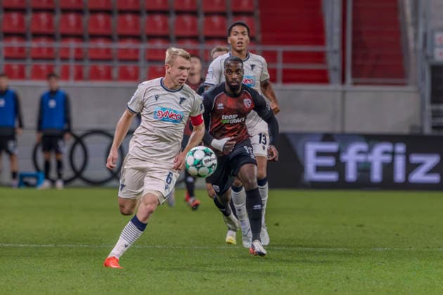 Ingolstadt, Deutschland 08. August 2026: 3. Liga - 2026 2027 - Sp. 6 - FC Ingolstadt 04 gegen TSG Hoffenheim II Im Bild: v. li. im Zweikampf Valentin Lässig Laessig (TSG II) und Keanan Bennetts (FCI) DFB DFL regulations prohibit any use of photographs as image sequences and or quasi-video Audi Sportpark Bayern Copyright: xFotostandx xSchäferx