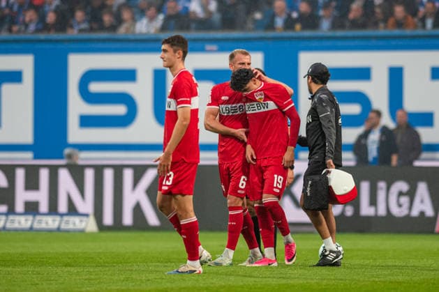 Rostock, Deutschland 16. September 2026: 3. Liga - 2026 2027 - Sp. 6 - FC Hansa Rostock gegen VfB Stuttgart II Im Bild: 3.v.li. Ertugrul Yigit (VfB Stuttgart II) muss verletzt ausgewechselt werden DFB DFL regulations prohibit any use of photographs as image sequences and or quasi-video Copyright: xFotostandx xVoelkerx