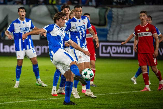 Rostock, Deutschland 16. September 2026: 3. Liga - 2026 2027 - Sp. 6 - FC Hansa Rostock gegen VfB Stuttgart II Im Bild: 2.v.li. Benno Dietze (Hansa Rostock) macht das Tor zum 3:2 DFB DFL regulations prohibit any use of photographs as image sequences and or quasi-video Copyright: xFotostandx xVoelkerx
