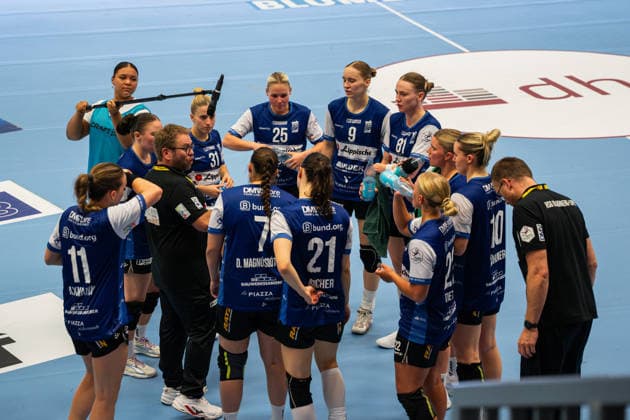 HSG Blomberg-Lippe (GER) vs. BSV Sachsen Zwickau (GER), Handball, 1. Handball Bundesliga Frauen, Spieltag 4, Saison 2026 2027, Blomberg, 16.09.26 Die Mannschaft der HSG Blomberg-Lippe (GER) bei einer Auszeit Blomberg Synflex-Arena an der Ulmenallee Deutschland
