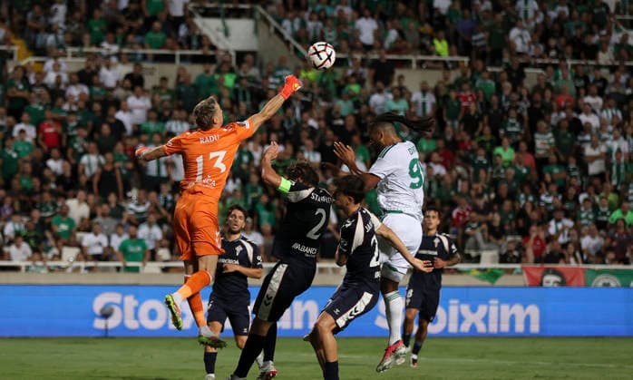 Cyprus Europa League Celta goalkeeper Radu clears the ball from the penalty area during the Europa League Matchday 1 game between Omonia and Celta at the GSP Stadium in Nicosia. Cyprus, Wednesday, September 16, 2026. Nicosia Cyprus  Copyright: xDanilxShamkinx originalFilename:shamkin-notitle260916_npint.jpg