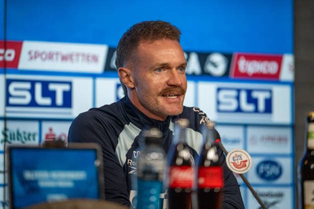 Rostock, Deutschland 16. September 2026: 3. Liga - 2026 2027 - Sp. 6 - FC Hansa Rostock gegen VfB Stuttgart II Im Bild: Interims - Trainer Yannic Thiel (Hansa Rostock) bei der Pressekonferenz nach dem Spiel DFB DFL regulations prohibit any use of photographs as image sequences and or quasi-video Copyright: xFotostandx xVoelkerx