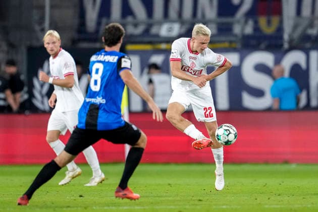 v.li.: Maximilian Thalhammer (SV Waldhof, 8), Janne Sietan (Essen, 22), Aktion, Action, Spielszene, 16.09.2026, Mannheim (Deutschland), Fussball, 3. Liga, SV Waldhof Mannheim - Rot-Weiss Essen, DFB DFL REGULATIONS PROHIBIT ANY USE OF PHOTOGRAPHS AS IMAGE SEQUENCES AND OR QUASI-VIDEO.