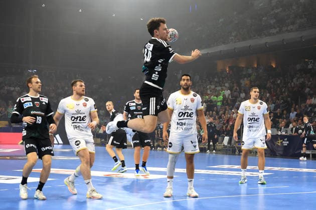 16.09.2026, GER Deutschland, Handball, EHF Champions League, 16.09.2026, Saison 2026 2027, Berlin, Fuechse Berlin vs Veszprem HC Hakun West av Teigum ( Fuechse Berlin 34 ), Ahmed Hesham ( Veszprem 15 ) nordphoto GmbH Engler Berlin Max-Schmeling-Halle Berlin Deutschland Copyright: xNordphotox xEnglerx