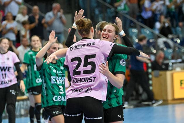 Madita Kohorst (VfL Oldenburg, 25) und Paulina Golla (VfL Oldenburg, 29) jubeln nach dem Heimsieg gegen Neckarsulm GER, VfL Oldenburg vs. SU Neckarsulm, ALSCO Handball Bundesliga Frauen, 4. Spieltag, Saison 2026 2027, 16.09.2026, VfL Oldenburg vs. SU Neckarsulm, ALSCO Handball Bundesliga Frauen, 4. Spieltag, Saison 2026 2027, 16.09.2026 Oldenburg Copyright: xEibner-Pressefoto RobertxGertzenx EP_RGN