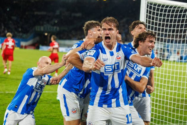 Torjubel 3:2 bei v.l. Maximilian Krauß (Rostock) , Florian Carstens (Rostock) ,Torschütze Benno Dietze (Rostock) ; GER, FC Hansa Rostock vs. VfB Stuttgart II, Fußball, Männer, 3.Liga, 06.Spieltag, Spielzeit 2026 2027, 16.09.2026 Rostock Ostseestadion Mecklenburg - Vorpommern Deutschland
