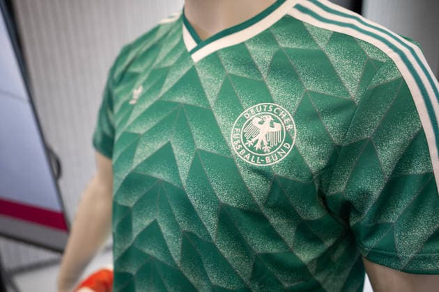 17.09.2026, GER, Nominierungs-Pressekonferenz UEFA Nations League 2026 2027 - mit Bundestrainer Jürgen Klopp 90er-Retrotrikot Spieltrikot wir im Spiel gegen die Niederlande in Amsterdam getragen 90er-Retrotrikot Spieltrikot in Amsterdam gegen die Niederlande Frankfurt DFB-Campus Frankfurt Deutschland Copyright: xnordphotoxGmbHx xChristianxSchulzex