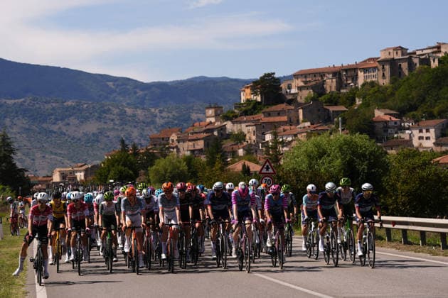 The pack rides during the Giro d™Abruzzo, stage 3 from Oricola - Piana del Cavaliere to San Benedetto dei Marsi (159 km) - Abruzzo, Italy - Thursday, September 17, 2026. - cycling.  Copyright: xFabioxFerrari LaPressex