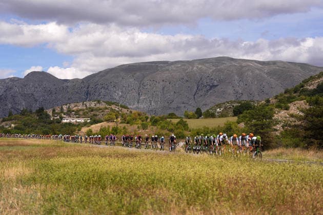 The pack rides cycles during the Giro d™Abruzzo, stage 3 from Oricola - Piana del Cavaliere to San Benedetto dei Marsi (159 km) - Abruzzo, Italy - Thursday, September 17, 2026. - cycling.  Copyright: xFabioxFerrari LaPressex