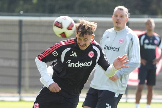 Kopfball Robin Koch (Eintracht Frankfurt) - 17.09.2026 Bundesliga, Saison 26 27: Eintracht Frankfurt Training