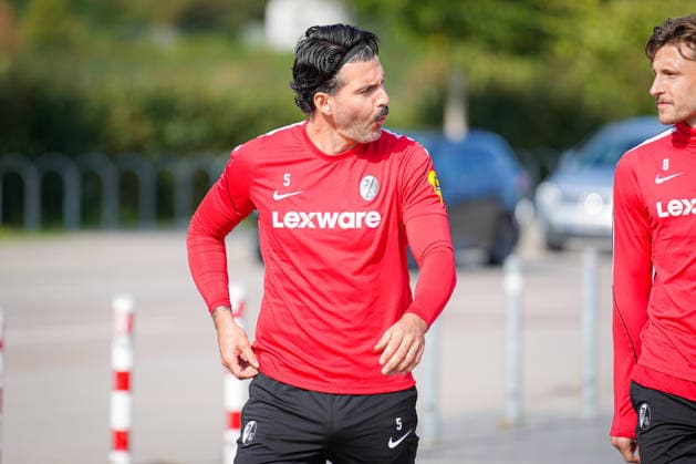 Fussball, Bundesliga, Herren, Training SC Freiburg - Europa-Park-Stadion, Europa Park Stadion,: Anthony Jung (SC Freiburg 5) Maximilian Eggestein (SC Freiburg, 08) Freiburg Europa Park Stadion Baden-Württemberg Deutschland Copyright: xFINLEYxMÖRCHx