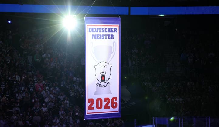 die Eisbären präsentieren das 12. Meisterbanner Eishockey Penny DEL Deutsche Eishockey Liga 1.Spiel Saison 2026 2027 17.09.2026 EHC Eisbären Berlin EBB vs Straubing Tigers