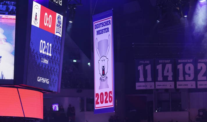 die Eisbären präsentieren das 12. Meisterbanner Eishockey Penny DEL Deutsche Eishockey Liga 1.Spiel Saison 2026 2027 17.09.2026 EHC Eisbären Berlin EBB vs Straubing Tigers
