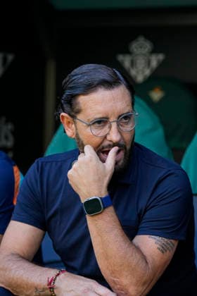 September 17, 2026, Sevilla, Sevilla, Spain: Jose Bordalas, head coach of Getafe CF, looks on during the Spanish league, LaLiga EA Sports, football match played between Real Betis and Getafe CF at La Cartuja stadium on September 17, 2026, in Sevilla, Spain. Real Betis V Getafe CF - LaLiga EA Sports  - ZUMAa181 20260917_zaa_a181_023 Copyright: xJoaquinxCorcherox