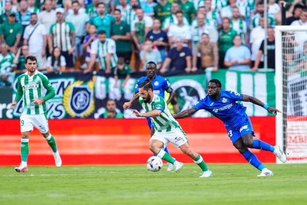 September 17, 2026, Sevilla, Sevilla, Spain: Francisco Alarcon Isco of Real Betis Balompie and Orel Mangala of Getafe CF compete for the ball during the Spanish league, LaLiga EA Sports, football match played between Real Betis and Getafe CF at La Cartuja stadium on September 17, 2026, in Sevilla, Spain. Real Betis V Getafe CF - LaLiga EA Sports  - ZUMAa181 20260917_zaa_a181_028 Copyright: xJoaquinxCorcherox