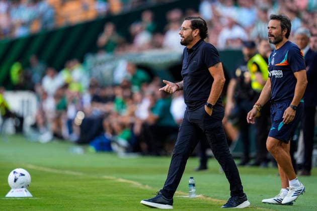 September 17, 2026, Sevilla, Sevilla, Spain: Jose Bordalas, head coach of Getafe CF, see the yellow card during the Spanish league, LaLiga EA Sports, football match played between Real Betis and Getafe CF at La Cartuja stadium on September 17, 2026, in Sevilla, Spain. Real Betis V Getafe CF - LaLiga EA Sports  - ZUMAa181 20260917_zaa_a181_030 Copyright: xJoaquinxCorcherox