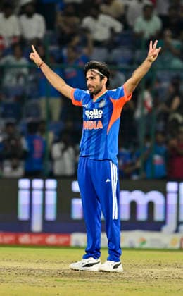 AFG vs IND, 3rd T20I New Delhi, Sep 17 (ANI): India s Ravi Bishnoi and teammates celebrate the wicket of Afghanistan s Rashid Khan during the 3rd T20I at Arun Jaitley Stadium, in New Delhi on Thursday. NEW DELHI Delhi India Copyright: xANIx ANI_20260917443