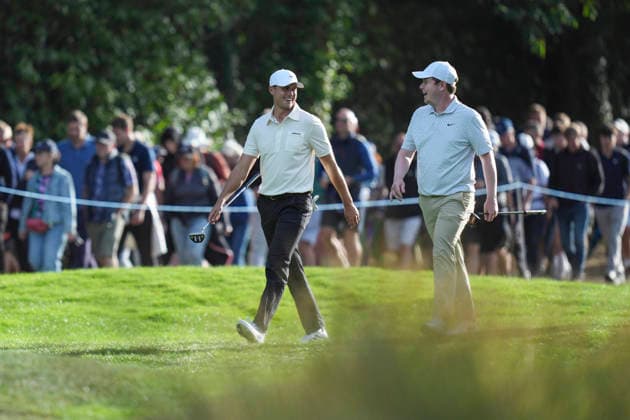 VIRGINIA WATER, ENGLAND - SEPTEMBER 17: Ludvig Aberg (SWE) shares a joke with Robert MacIntyre (SCO) on the 15th hole during Round 1 at the BMW PGA, Golf Herren Championship at Wentworth Golf Club, Virginia Water on September 17, 2026 in Surrey, England The BMW PGA Championship
