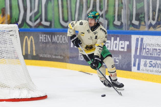Florian Krumpe (55, Tölzer Löwen) beim Spiel zwischen ESV Kaufbeuren v Tölzer Löwen, Eishockey, Herren, Oberliga Süd, 2026 2027, 1.Spieltag am 17.09.2026 in Kaufbeuren, energie schwaben arena. Bayern Deutschland