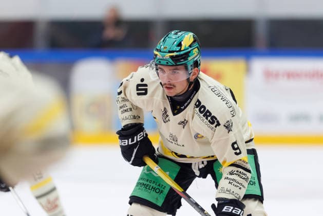 Alex Grossrubatscher (91, Tölzer Löwen) beim Spiel zwischen ESV Kaufbeuren v Tölzer Löwen, Eishockey, Herren, Oberliga Süd, 2026 2027, 1.Spieltag am 17.09.2026 in Kaufbeuren, energie schwaben arena. Bayern Deutschland