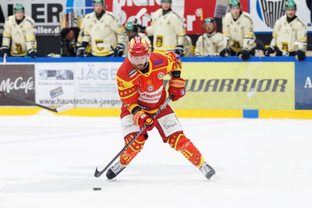 Julian Eichinger (91, ESV Kaufbeuren) beim Spiel zwischen ESV Kaufbeuren v Tölzer Löwen, Eishockey, Herren, Oberliga Süd, 2026 2027, 1.Spieltag am 17.09.2026 in Kaufbeuren, energie schwaben arena. Bayern Deutschland