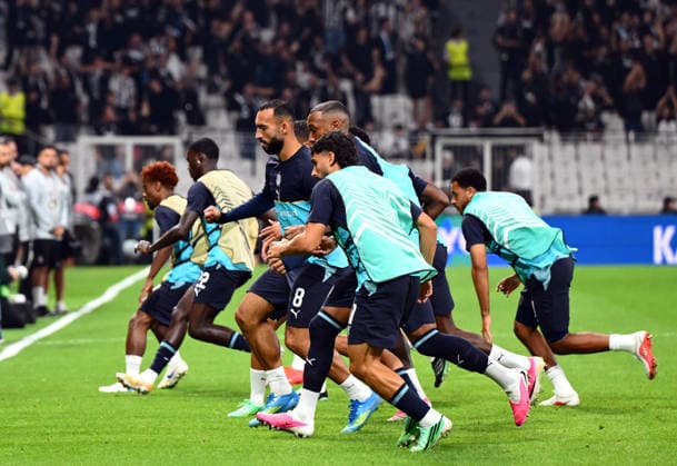 Besiktas v Olympique Marseille - UEFA Europa League ISTANBUL, TURKIYE - SEPTEMBER 17: Players of Olympique Marseille warm up before the UEFA Europa League Week 1 match between Besiktas and Olympique Marseille at Tupras Stadium in Istanbul, Turkiye, on September 17, 2026. Esra Bilgin Anadolu Istanbul Turkey. Editorial use only. Please get in touch for any other usage.  Copyright: x2026xAnadoluxEsraxBilginx