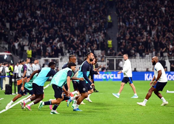 Besiktas v Olympique Marseille - UEFA Europa League ISTANBUL, TURKIYE - SEPTEMBER 17: Players of Olympique Marseille warm up before the UEFA Europa League Week 1 match between Besiktas and Olympique Marseille at Tupras Stadium in Istanbul, Turkiye, on September 17, 2026. Esra Bilgin Anadolu Istanbul Turkey. Editorial use only. Please get in touch for any other usage.  Copyright: x2026xAnadoluxEsraxBilginx