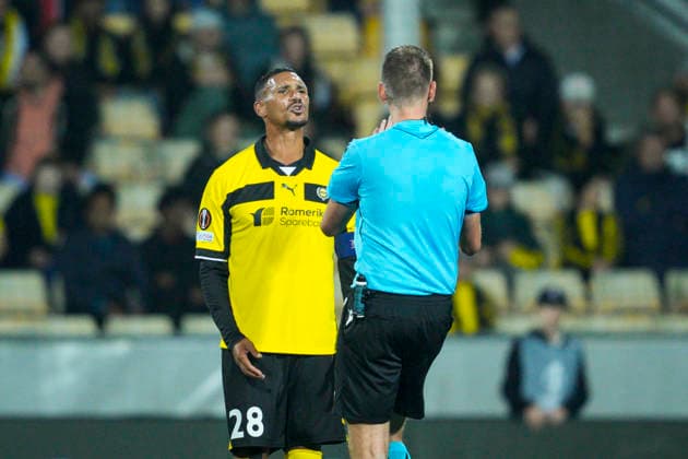 2026–2027 Europa League: Lillestrom SCU vs. Torreense, Lillestrom, September 17, 2026. Lillestrom’s Ruben Gabrielsen in discussion with referee Ondrej Berka during the Europa League soccer match between Lillestrom and SCU Torreense at Arasen Photo: Stian Lysberg Solum, NTB, Lillestrøm, Norway EDITORIAL USE ONLY RESTRICTED USE FOR BETTING COMPANIES  Copyright: xStianxLysbergxSolumx xNTBx