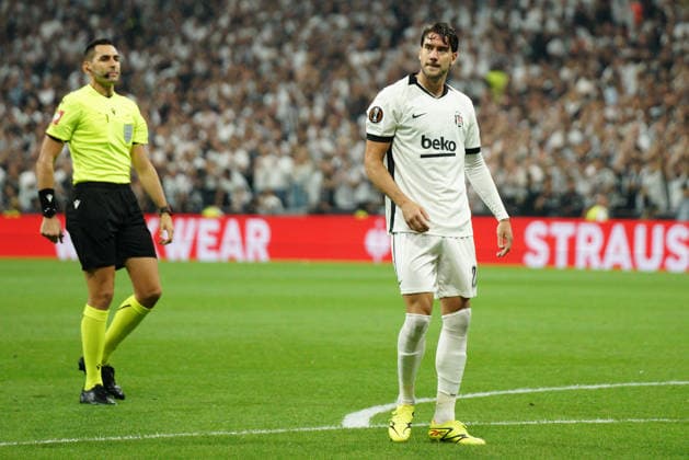 September 17, 2026, Besiktas, Istanbul, Turkey: Dusan Vlahovic (C) of Besiktas looks on during the UEFA Europa League - League Phase, Matchday 1 - football match between Besiktas and Olympique de Marseille at Besiktas Park in Istanbul, Turkey, on September 17, 2026. Besiktas Turkey - ZUMAu194 20260917_zip_u194_017 Copyright: xTolgaxUluturkx