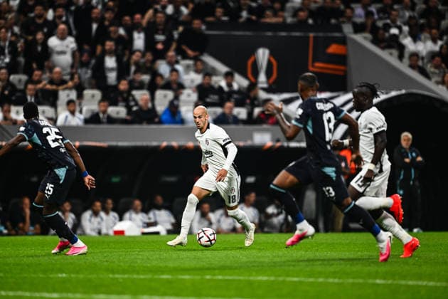Besiktas v Olympique Marseille - UEFA Europa League ISTANBUL, TURKIYE - SEPTEMBER 17: Vaclav Cerny (18) of Besiktas in action against Derek Cornelius (13) of Olympique Marseille during the UEFA Europa League Week 1 match between Besiktas and Olympique Marseille at Tupras Stadium in Istanbul, Turkiye, on September 17, 2026. Hakan Akgun Anadolu Istanbul Turkey. Editorial use only. Please get in touch for any other usage.  Copyright: x2026xAnadoluxHakanxAkgunx