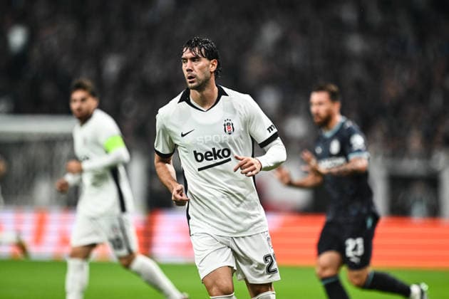 Besiktas v Olympique Marseille - UEFA Europa League ISTANBUL, TURKIYE - SEPTEMBER 17: Dusan Vlahovic of Besiktas gestures during the UEFA Europa League Week 1 match between Besiktas and Olympique Marseille at Tupras Stadium in Istanbul, Turkiye, on September 17, 2026. Hakan Akgun Anadolu Istanbul Turkey. Editorial use only. Please get in touch for any other usage.  Copyright: x2026xAnadoluxHakanxAkgunx