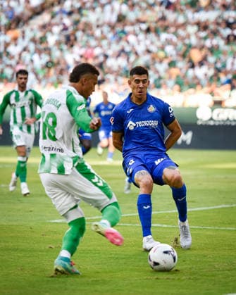 ESP: LaLiga EA Sports Real Betis v Getafe CF Nelson Alexander Deossa Suarez of Real Betis and Zaid Romero of Getafe during LaLiga EA Sports match between Real Betis v Getafe CF played at La Cartuja Stadium, Seville on September 17 2026 in Spain Spain Soccer Copyright: xAgenciaxLOFx