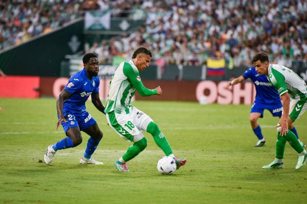 ESP: LaLiga EA Sports Real Betis v Getafe CF Orel Mangala of Getafe CF and Nelson Alexander Deossa Suarez of Real Betis during LaLiga EA Sports match between Real Betis v Getafe CF played at La Cartuja Stadium, Seville on September 17 2026 in Spain Spain Soccer Copyright: xAgenciaxLOFx