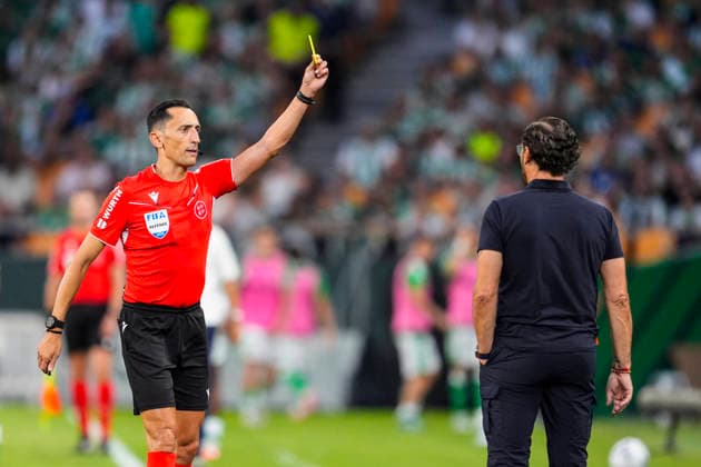 September 17, 2026, Sevilla, Sevilla, Spain: Jose Bordalas, head coach of Getafe CF, see the yellow card during the Spanish league, LaLiga EA Sports, football match played between Real Betis and Getafe CF at La Cartuja stadium on September 17, 2026, in Sevilla, Spain. Real Betis V Getafe CF - LaLiga EA Sports  - ZUMAa181 20260917_zaa_a181_073 Copyright: xJoaquinxCorcherox