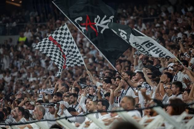 Besiktas JK vs Marseille UEFA Europa League - League Phase MD1 Besiktas fans wave flags prior to the UEFA Europa League 2026 27 League Phase MD1 match between Besiktas JK and Marseille at Tupras Stadium in Istanbul, Turkey, on September 17, 2026 Istanbul Turkey  Copyright: xBurakxBasturkx